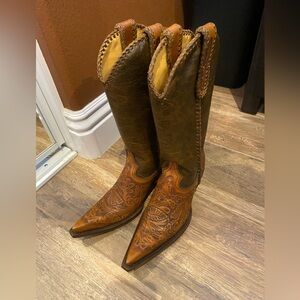 NWOB - Old Gringo Floral branded boots